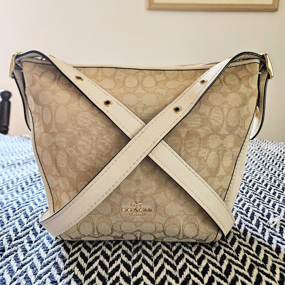 EUC Coach Dufflet Crossbody Purse w/ Signature Jacquard in Cream/Tan